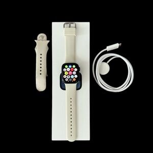 Apple Smartwatch Series 9 41mm with Accessories